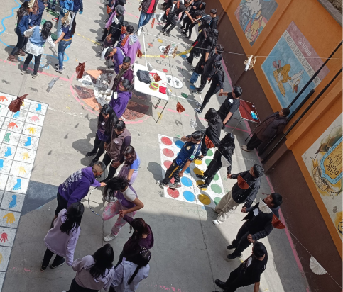 Niños en patio - Visión